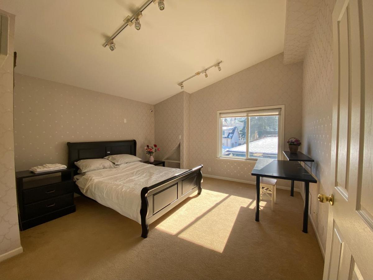 Queen Room Garden View