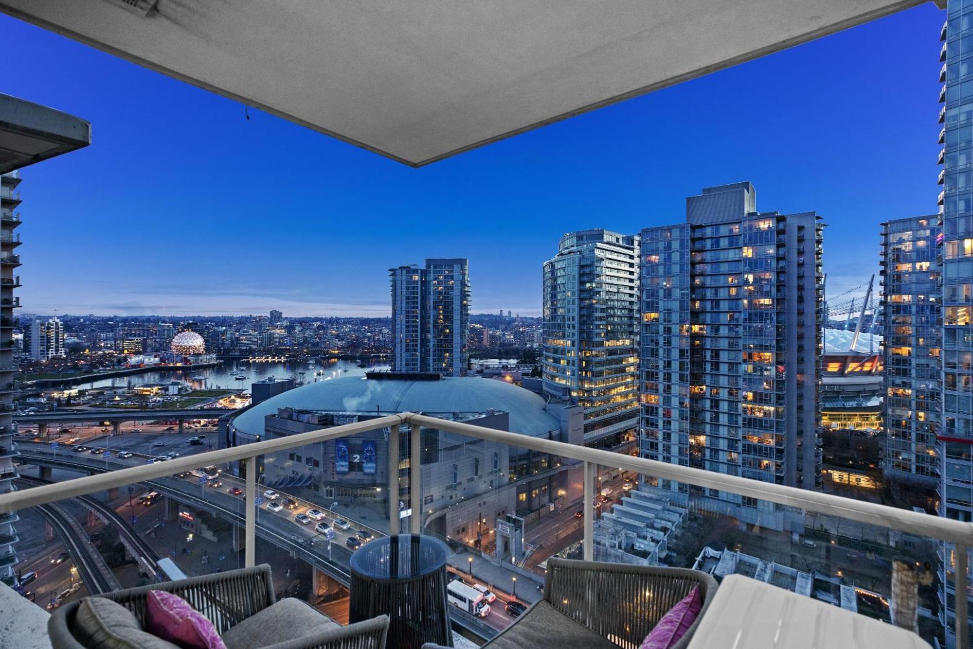 Two-Bedroom Apartment Balcony Sea View