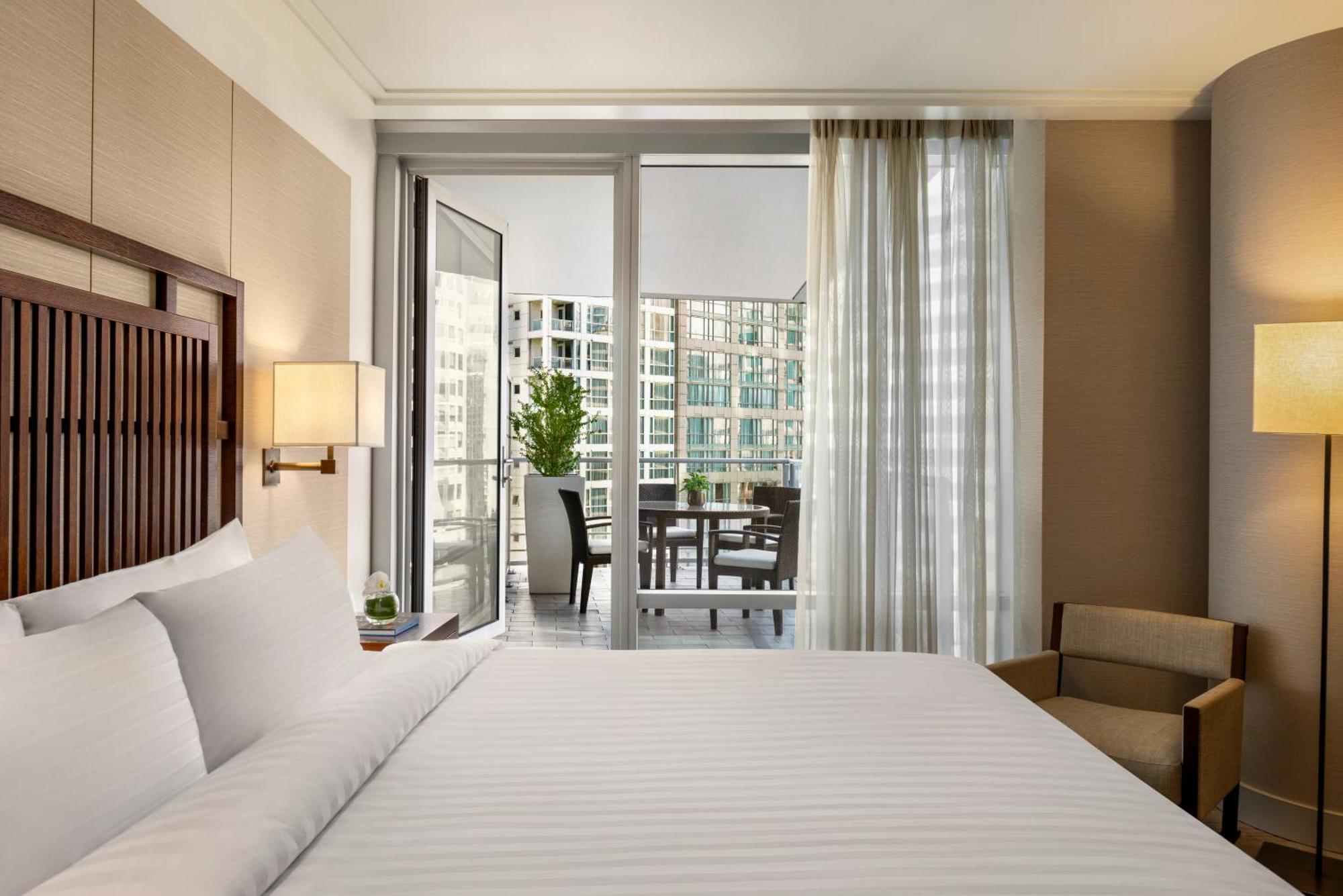 One-Bedroom Deluxe Suite with Balcony and Sofa,1592050929:JPEG