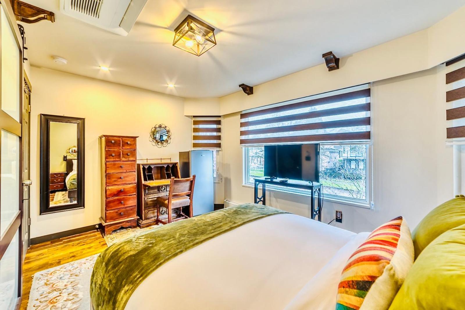 Deluxe Queen Room
