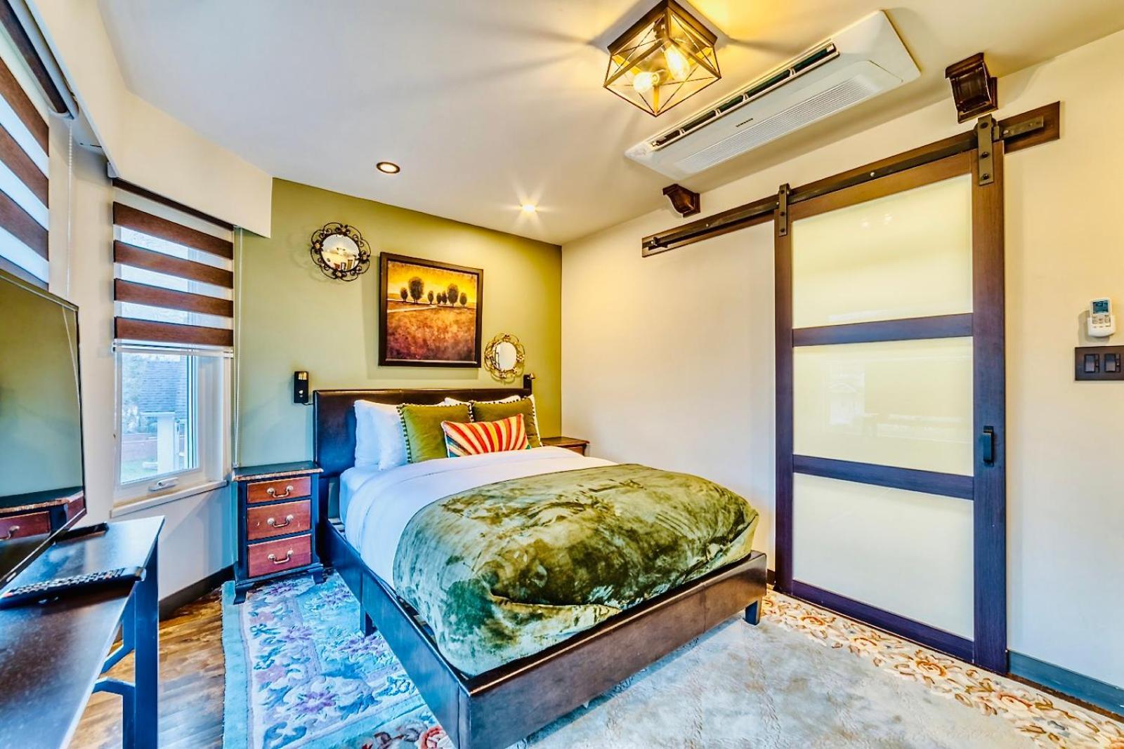 Deluxe Queen Room