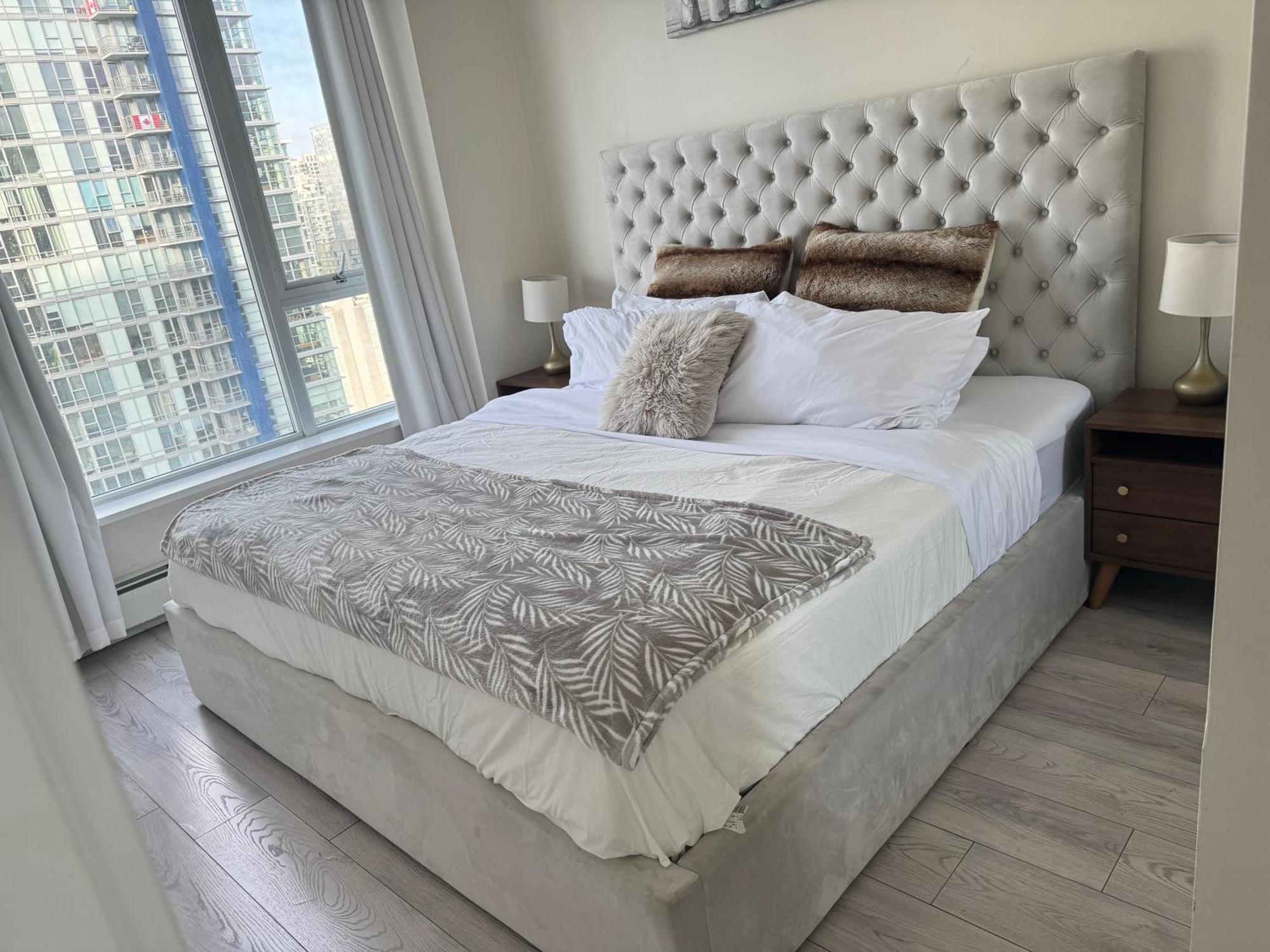 Two-Bedroom Apartment Balcony Sea View