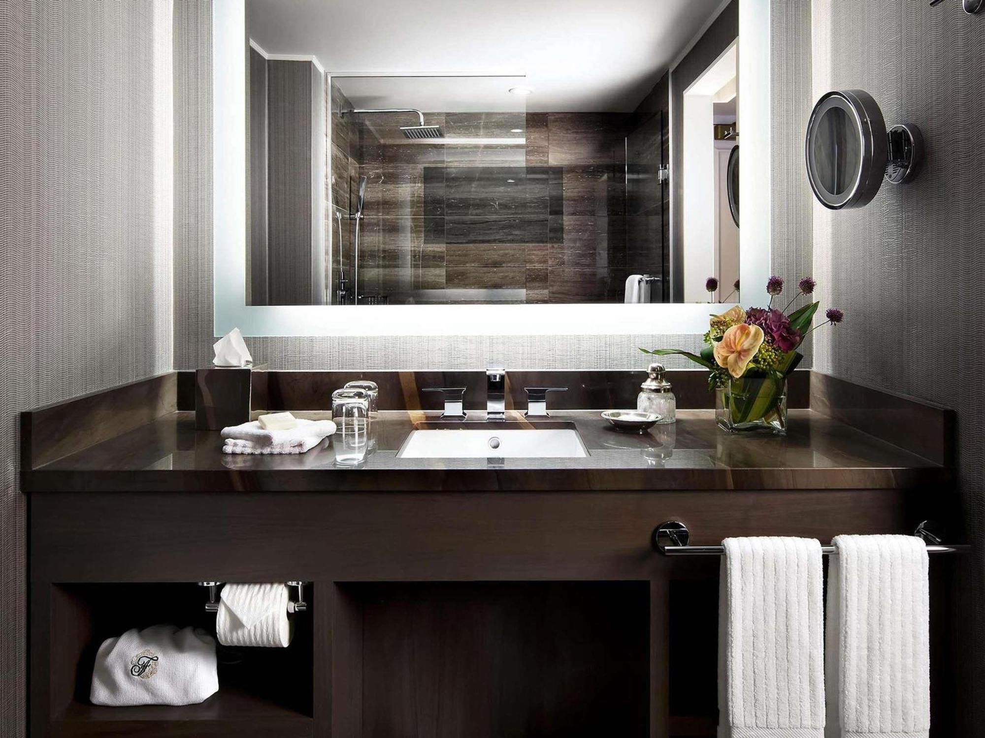 Signature Harbor View Room with King Bed