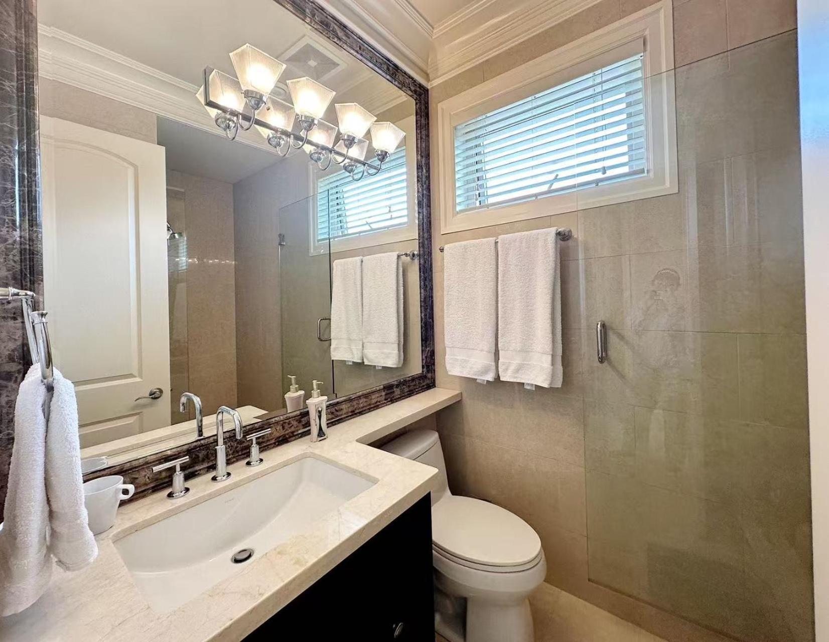 Double Room Private Bathroom