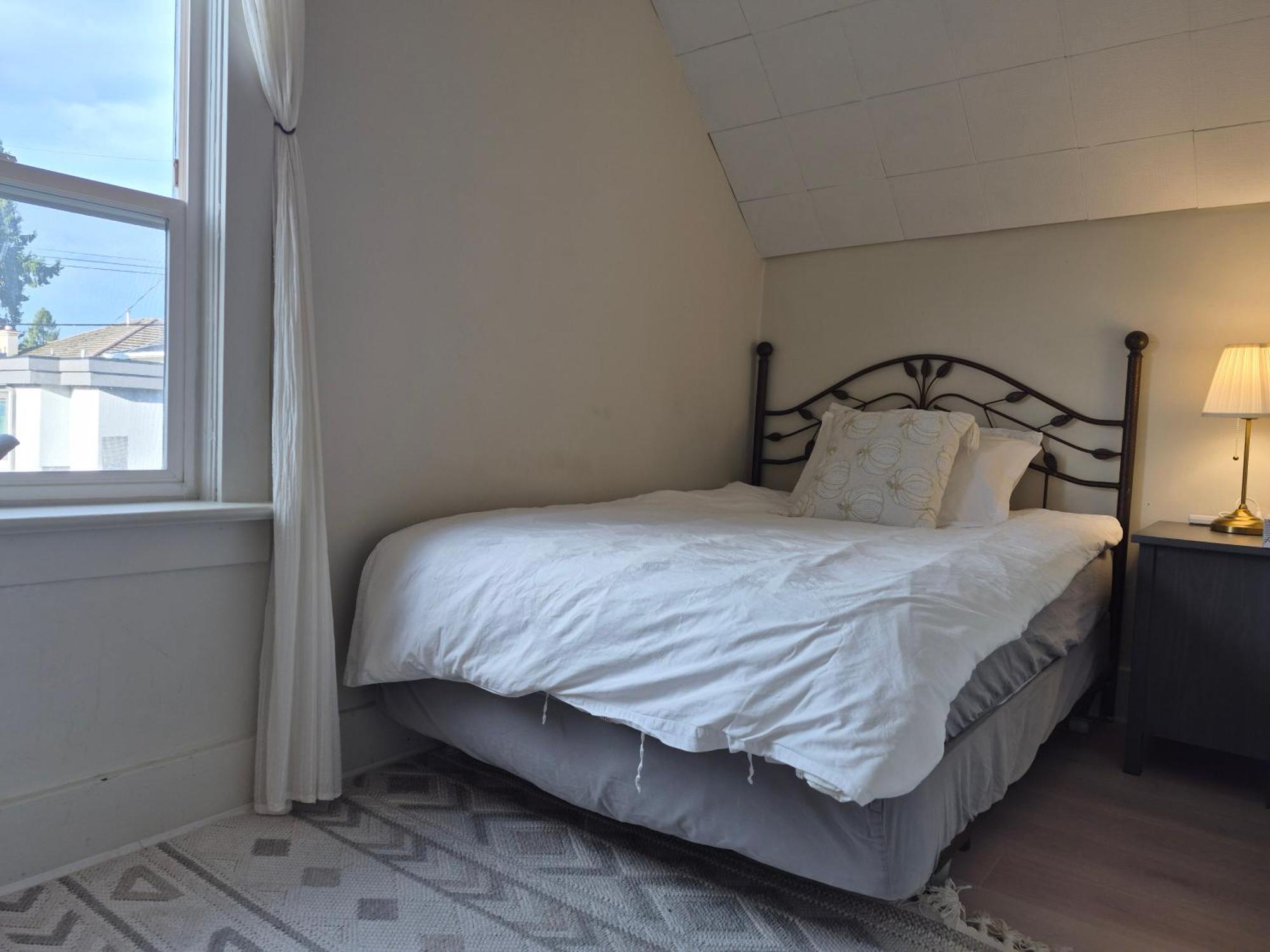 Single Room Shared Shower Toilet