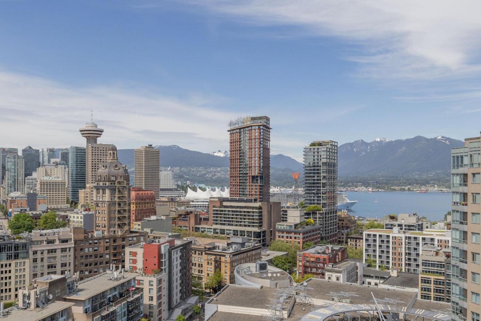 Three-Bedroom Apartment Water View