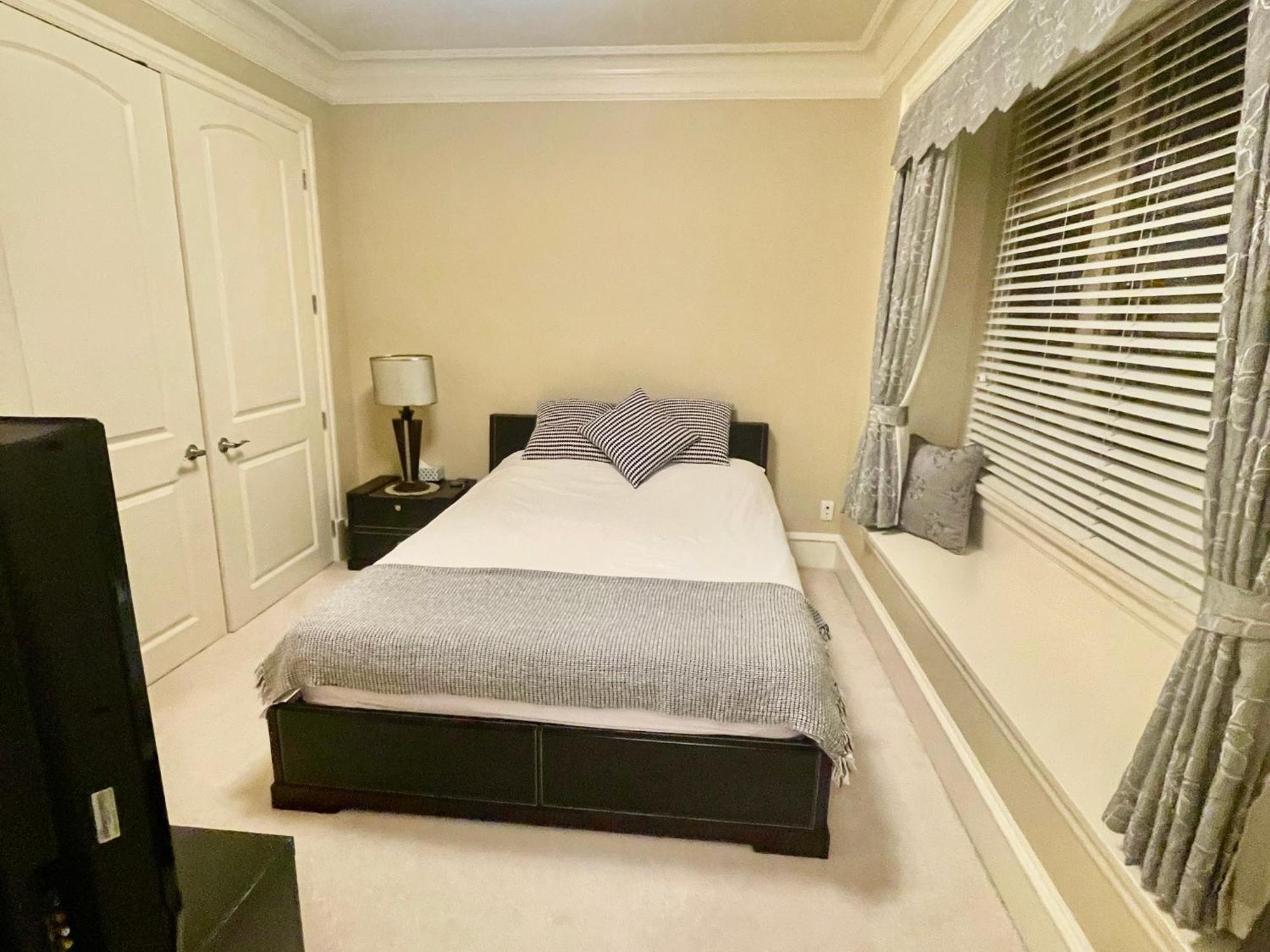 Double Room Private Bathroom