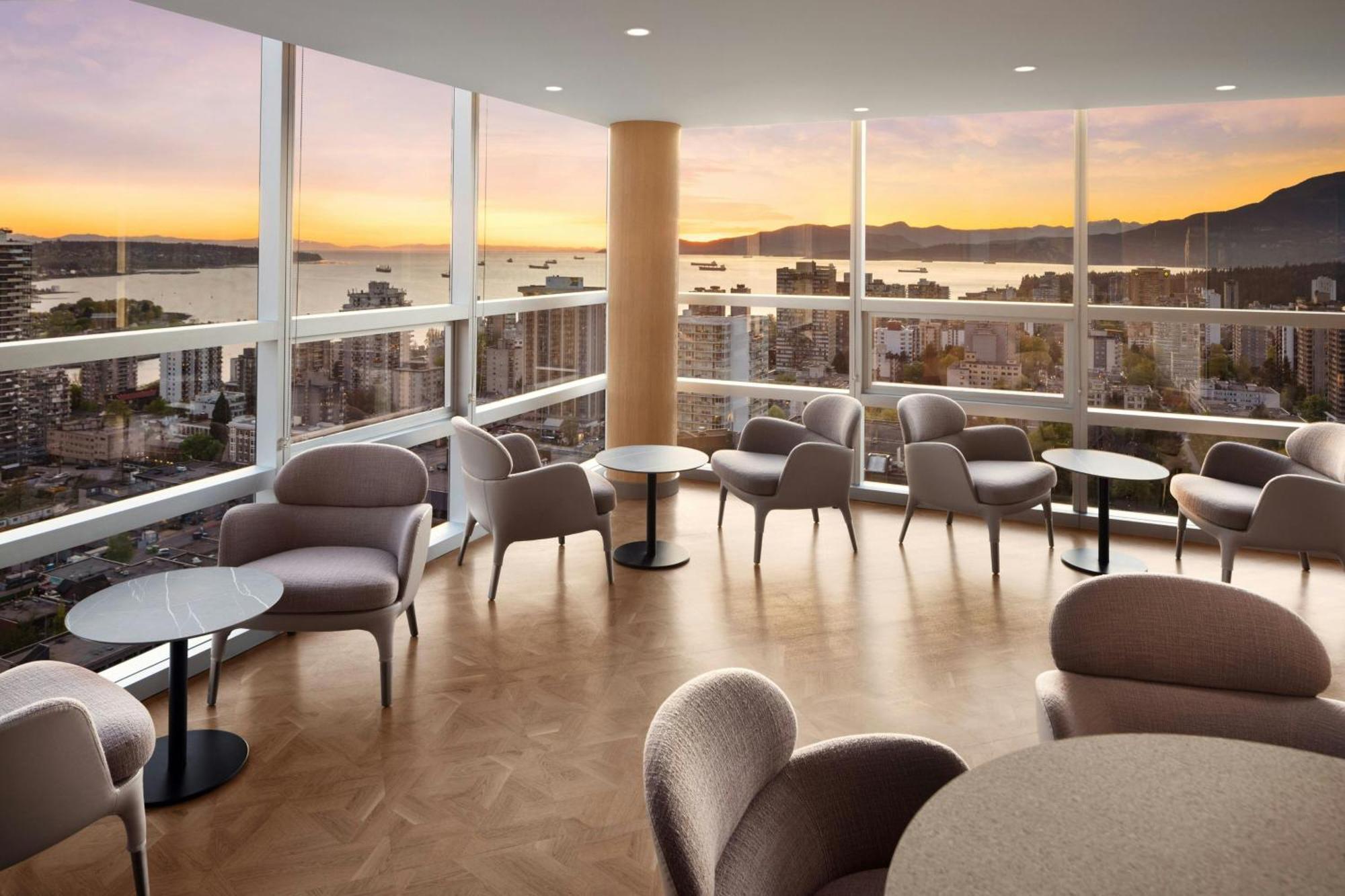 King Room High Floor or Club Lounge Access