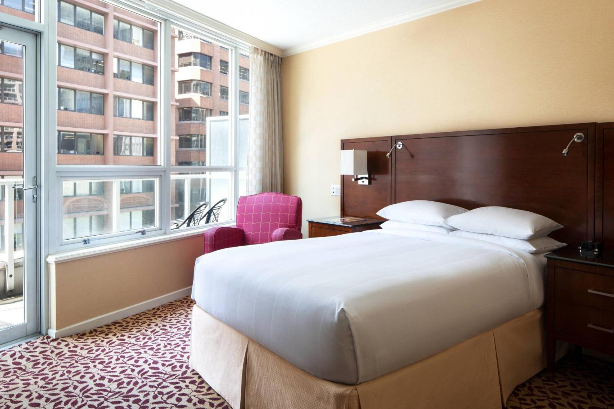 Guest Room 1 double bed City View