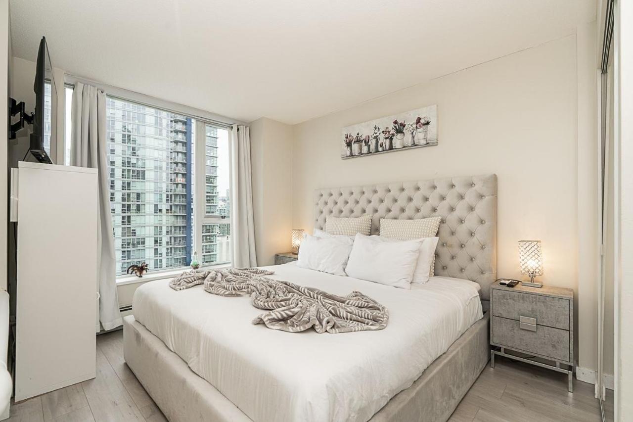 Two-Bedroom Apartment Balcony Sea View