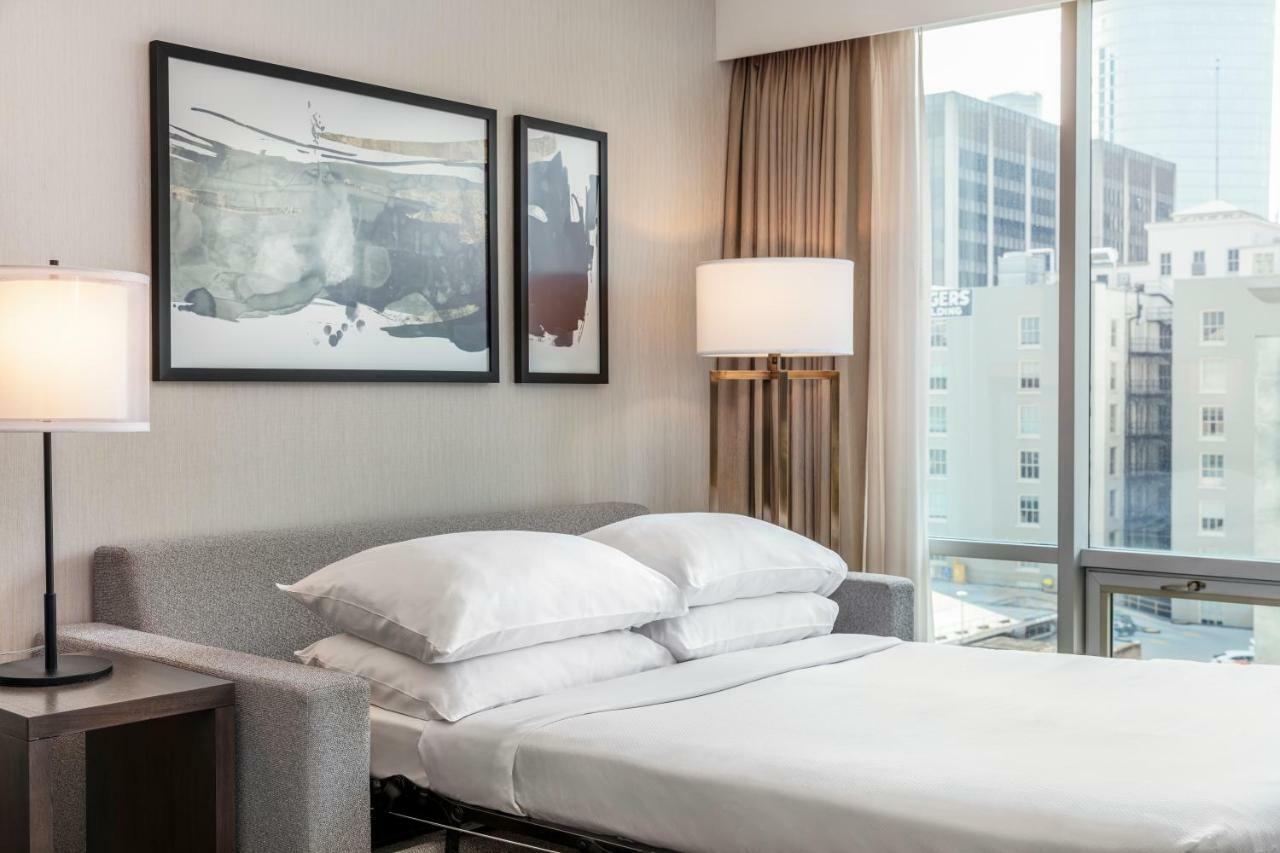 Suite, 2 Queen, Sofa bed