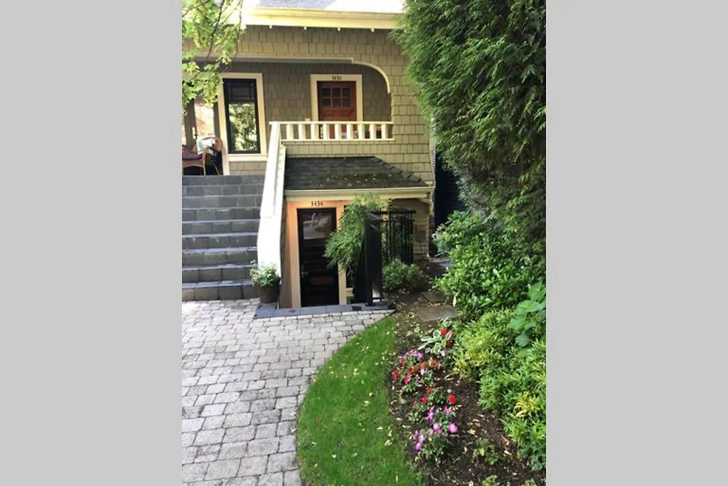 Modern Apartment In Beautiful Kitsilano-1