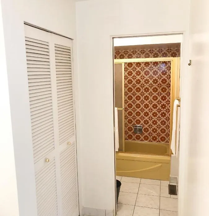 Vancouver West Luxury Suite-1