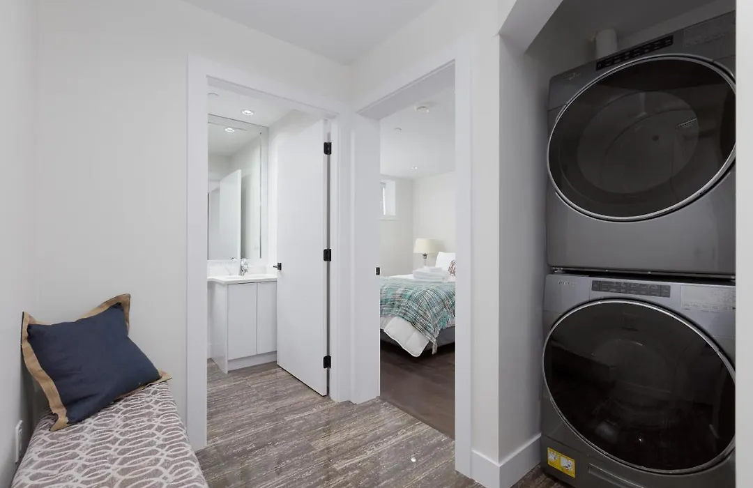 Cozy 3Bdr Suite Near Queen Elizabeth Park-1