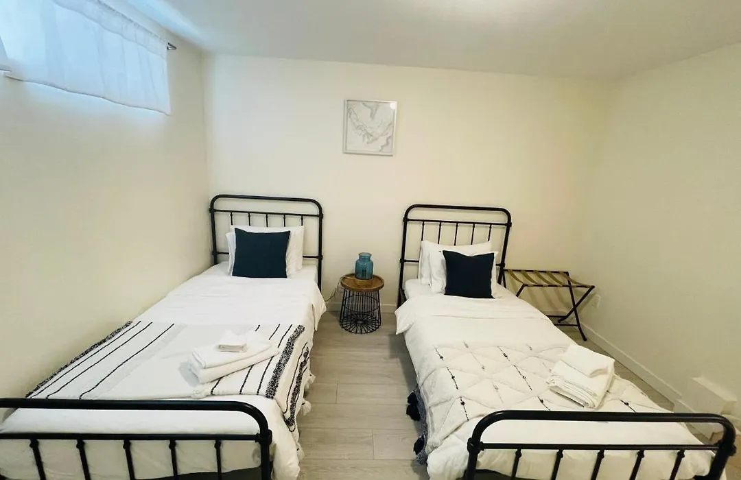 Adorable 2-Bedroom Basement In Vancouver-1