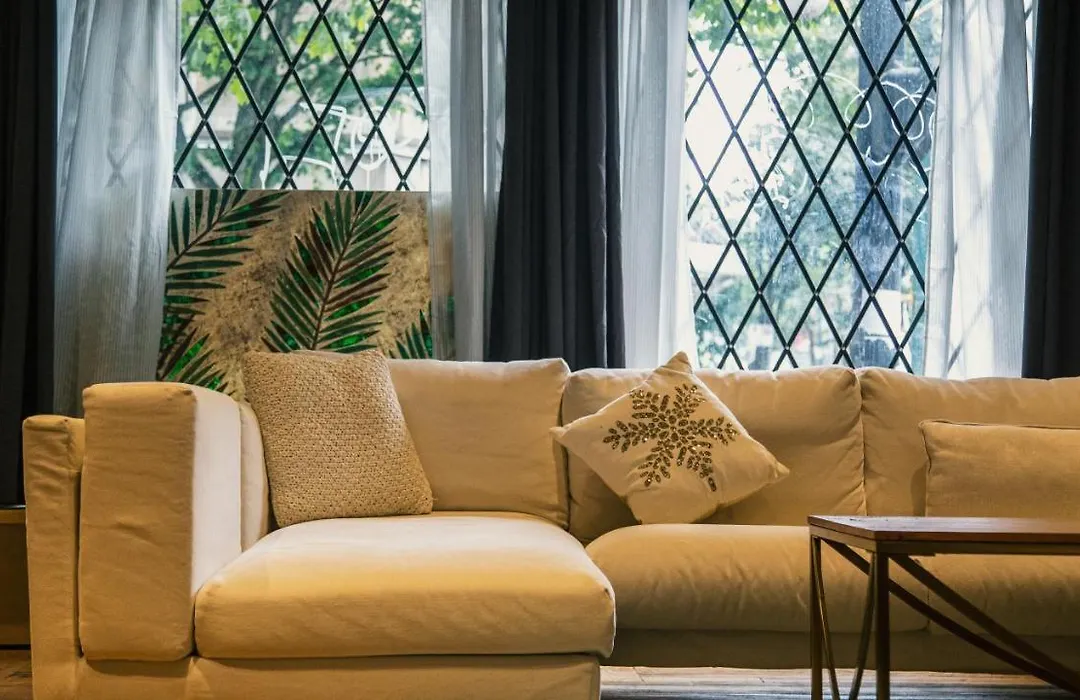 Stylish 1-Bedroom Loft In Gas Town-1