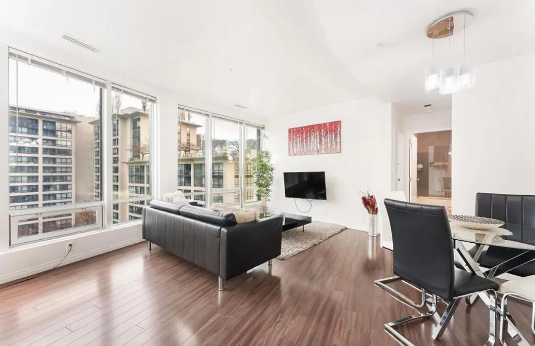 2Bdrm Luxurious Condo In Heart Of Downtown-1