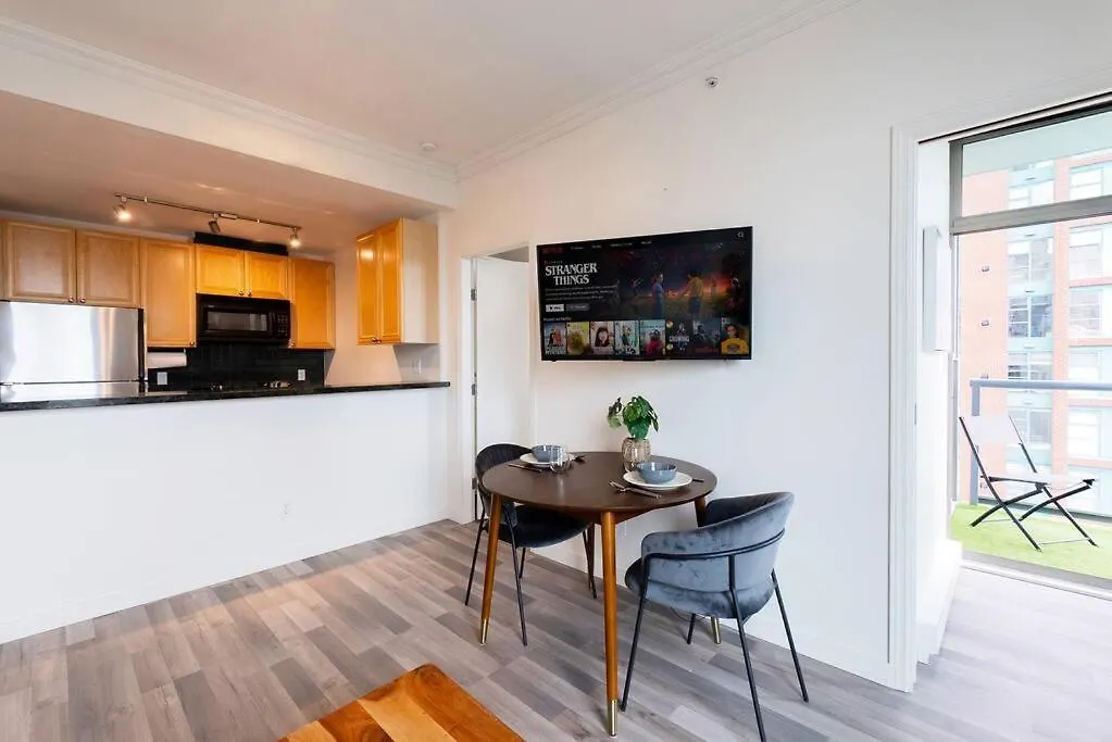 Marvelous 2 Bed Condo In Yaletown Panoramic Views!-1