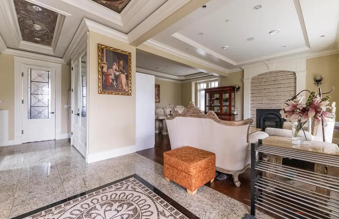 Mike'S Luxury House-1