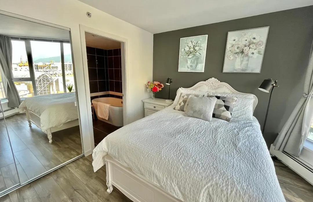 Downtown 4Bd 2Ba View Skytrain 2 Free Parking-1