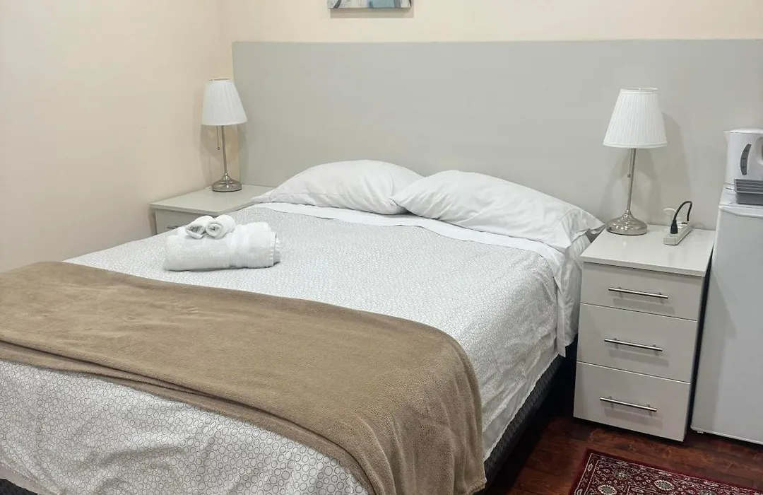 Comfortable Guest Home Near Downtown Vancouver & Sights & Stores-1
