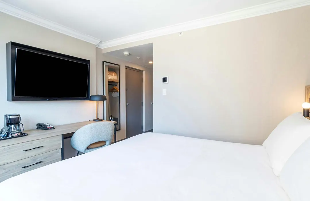 Sandman Signature Vancouver Downtown Hotel-1