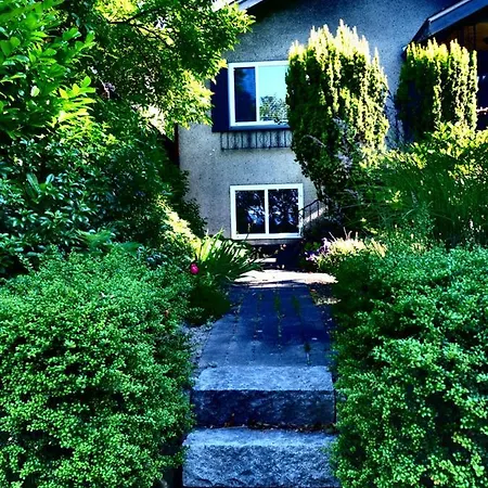 Compact Private Room, Private Bathroom, Laundry & Free Parking In A Lovely Vancouver Neighborhood-2