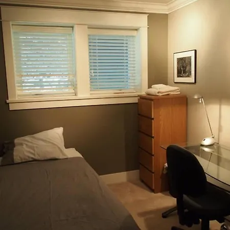 Modern Apartment In Beautiful Kitsilano-2