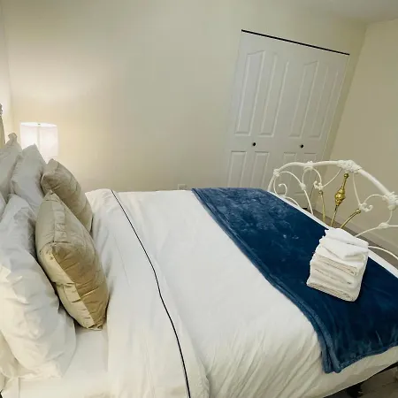 Adorable 2-Bedroom Basement In Vancouver-3