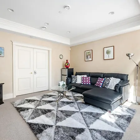 Cozy 3-Bedroom Home In Vancouver-3