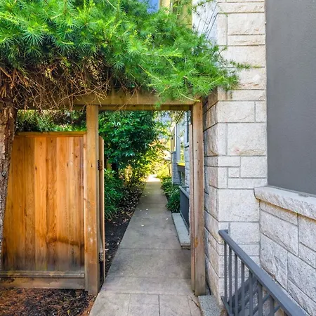 Cozy 3-Bedroom Home In Vancouver-2