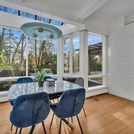 Historic Specious Home In Vancouver West-3