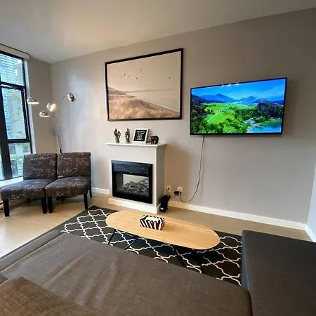 Entire Condo In Heart Of Downtown Vancouver-3