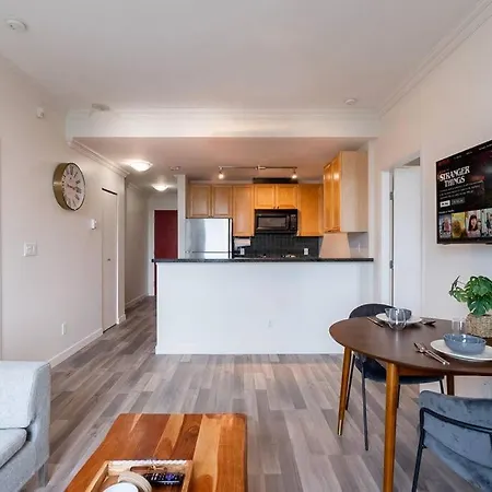 Marvelous 2 Bed Condo In Yaletown Panoramic Views!-2