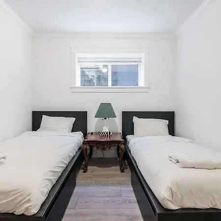 Explore Vancouver From Deluxe 2B/1B Basement-2