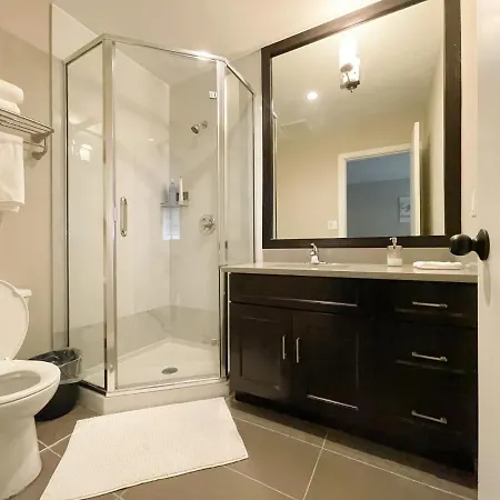 Vancouver West Luxury Suite-3