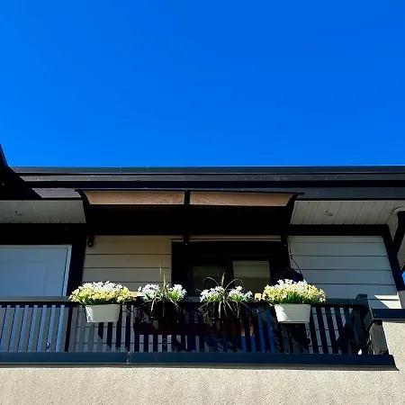 2Br Laneway Suite - Oakridge - Free Parking & Pets Welcome-2