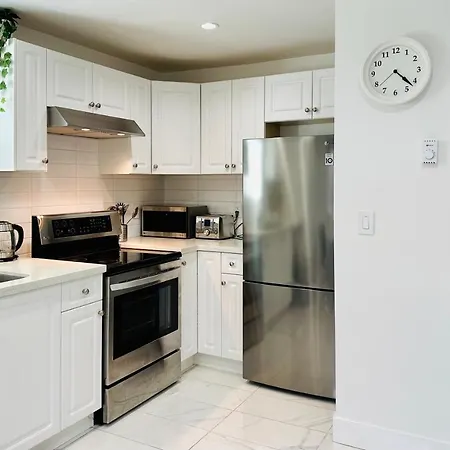 2Br Laneway Suite - Oakridge - Free Parking & Pets Welcome-3
