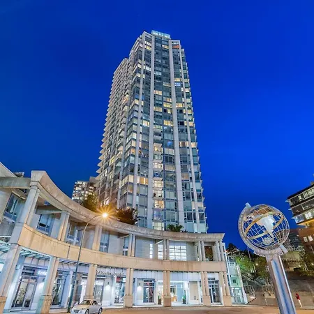 Downtown Water View Condo: Modern 2BR with AC and Parking-2