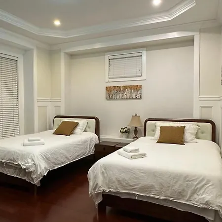 Luxurious Getaway In Vancouver-Private Room With Attached Bathroom-3