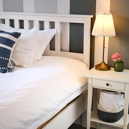 Vancouver West Cozy Retreat By Host Launch-2