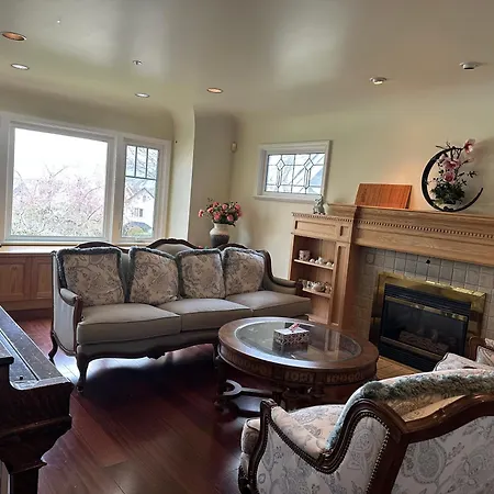 Cozy Dunbar 5 Beds Home With Views, Near Ubc, Dt, Yvr-2