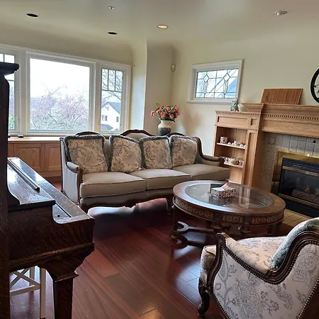 Cozy Dunbar 5 Beds Home With Views, Near Ubc, Dt, Yvr-3