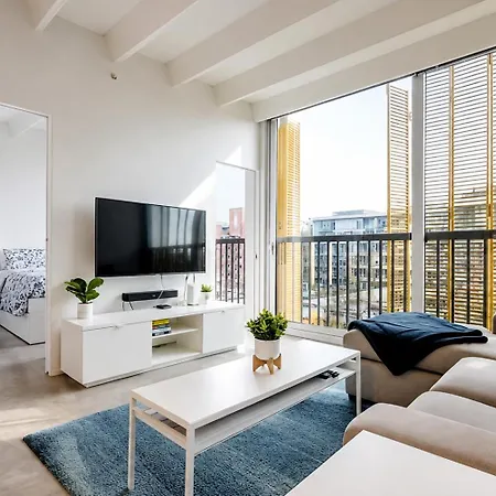 Modern, Bright & Central 1-Bed Downtown Apt Close To Rogers Arena-3