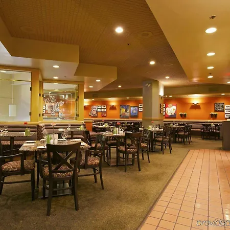 Coast Plaza Hotel And Suites-3