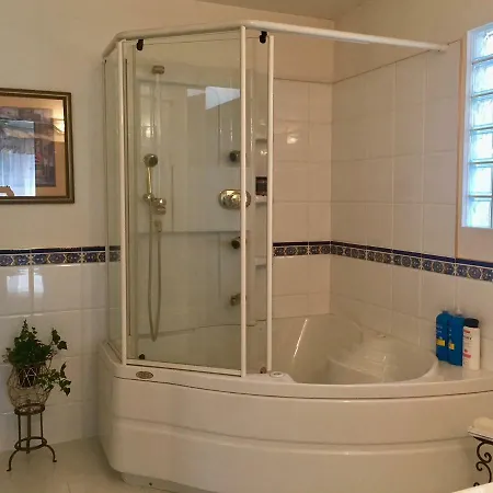 Lee Home-2