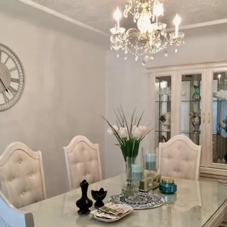 Lee Home-3